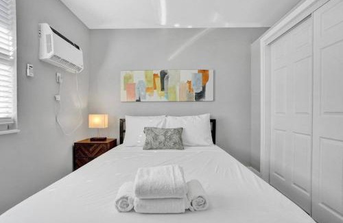 Poinciana Park Apartment | Rustic Retreats Modern 1BR for 4 guests in the heart of Fort Lauderdale