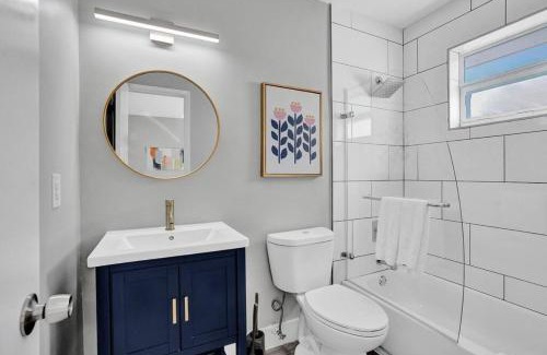 Poinciana Park Apartment | Rustic Retreats Modern 1BR for 4 guests in the heart of Fort Lauderdale