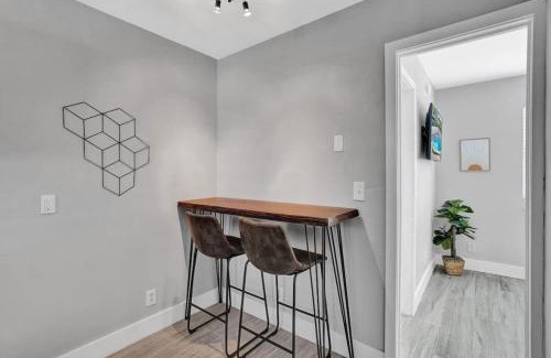 Poinciana Park Apartment | Rustic Retreats Modern 1BR for 4 guests in the heart of Fort Lauderdale
