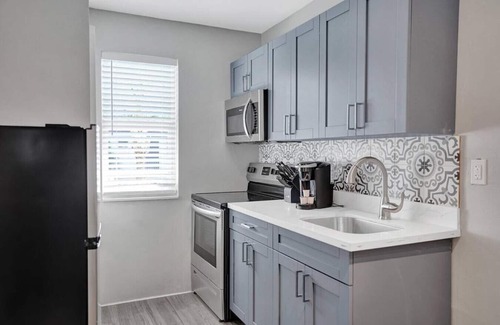 Poinciana Park Apartment | Rustic Retreats: Beachy 1BR for 4 guests in the heart of Fort Lauderdale