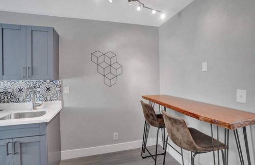 Poinciana Park Apartment | Rustic Retreats: Beachy 1BR for 4 guests in the heart of Fort Lauderdale