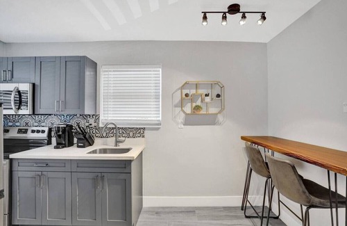 Poinciana Park Apartment | Rustic Retreats: Beachy 1BR in the heart of Fort Lauderdale