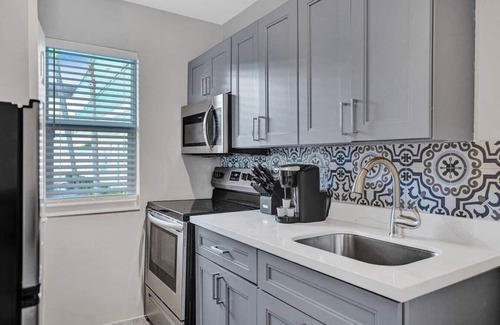 Poinciana Park Apartment | Rustic Retreats: Beachy 1BR in the heart of Fort Lauderdale