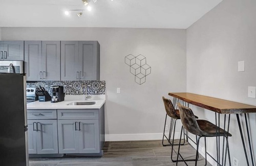 Poinciana Park Apartment | Rustic Retreats: Beachy 1BR in the heart of Fort Lauderdale
