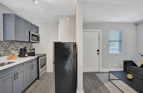 Poinciana Park Apartment | Rustic Retreats: Beachy 1BR in the heart of Fort Lauderdale