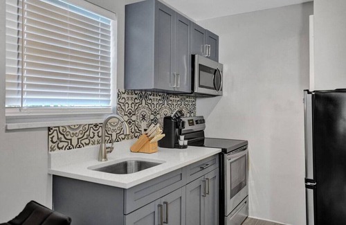Poinciana Park Apartment | Rustic Retreats: Beachy 1BR in the heart of Fort Lauderdale