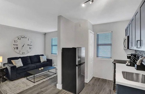 Poinciana Park Apartment | Rustic Retreats: Beachy 1BR in the heart of Fort Lauderdale