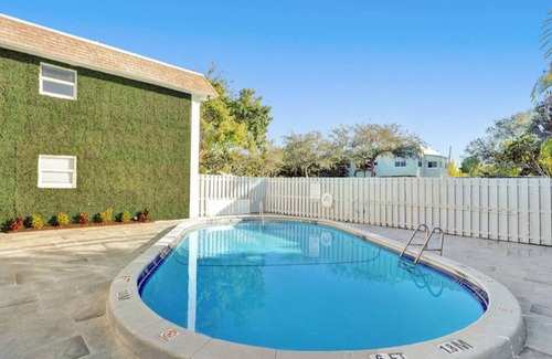 Poinciana Park Apartment | Rustic Retreats: Beachy 1BR in the heart of Fort Lauderdale