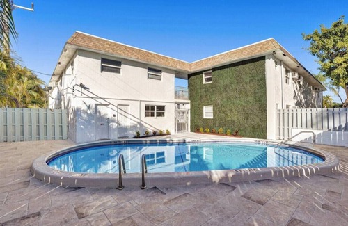 Poinciana Park Apartment | Rustic Retreats: Beachy 1BR in the heart of Fort Lauderdale