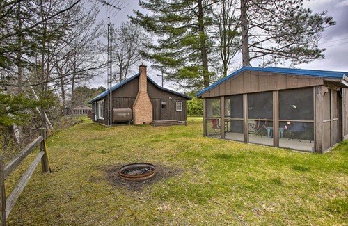 Moorestown House | Rustic River View Cabin with Fire Pit, Games and Grill