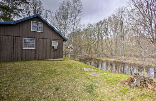 Moorestown House | Rustic River View Cabin with Fire Pit, Games and Grill