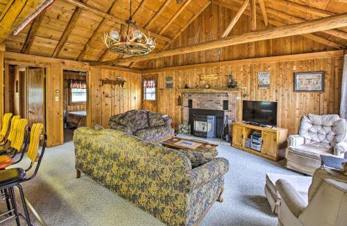 Moorestown House | Rustic River View Cabin with Fire Pit, Games and Grill