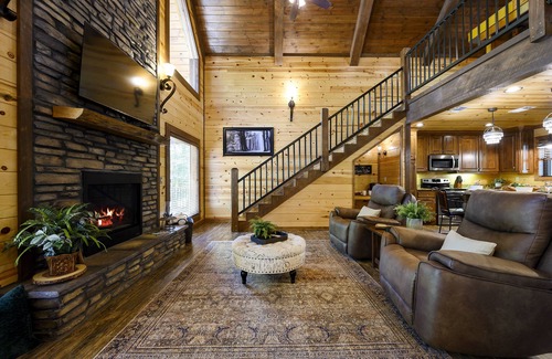 Broken Bow Cabin | Rustic Romance- Couple's Dream w/Jacuzzi Tub, Hot Tub, & Balcony Swing Bed