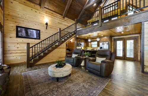 Broken Bow Cabin | Rustic Romance- Couple's Dream w/Jacuzzi Tub, Hot Tub, & Balcony Swing Bed