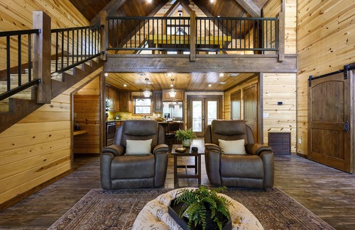 Broken Bow Cabin | Rustic Romance- Couple's Dream w/Jacuzzi Tub, Hot Tub, & Balcony Swing Bed