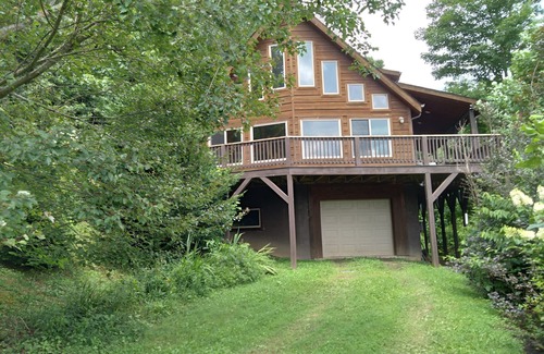 Zionville House | Rustic Serenity - Beautiful Mountain Home