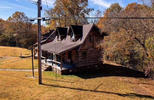 Harrison Cabin | Rustic Splendor in the Ozarks