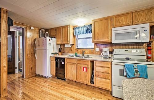 Umber View Heights Cabin | Rustic Stockton Lake Cabin Half Mile to Boat Ramp!