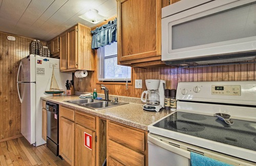 Umber View Heights Cabin | Rustic Stockton Lake Cabin Half Mile to Boat Ramp!