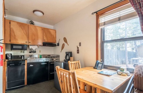 Tahoe Vista Apartment | Rustic studio with pool and private beach access