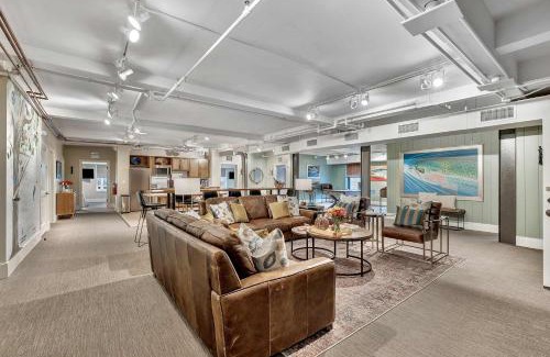 Downtown Nashville Apartment | Rustic Suite 6BR by Maddox Hotel