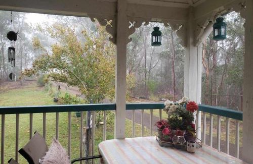 Mount Crosby House | Rustic Sunflower