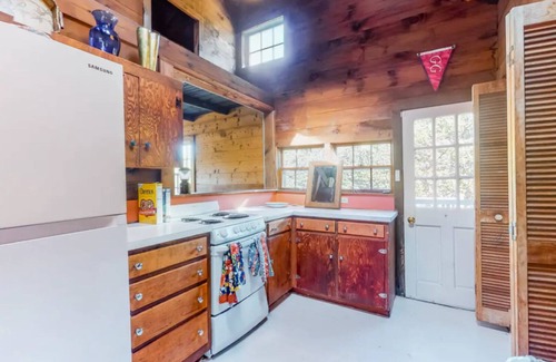 Siasconset House | Rustic, sunny cottage w/deck & W/D - walk to the beach & town!