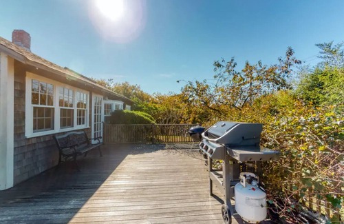 Siasconset House | Rustic, sunny cottage w/deck & W/D - walk to the beach & town!