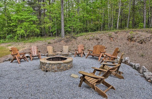 Sunset House | Rustic Sunset Escape on 67 Acres Outdoor Kitchen