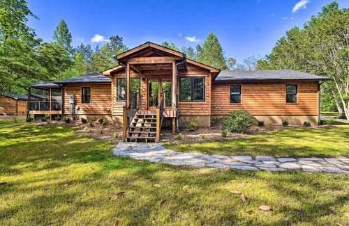 Sunset House | Rustic Sunset Escape on 67 Acres Outdoor Kitchen