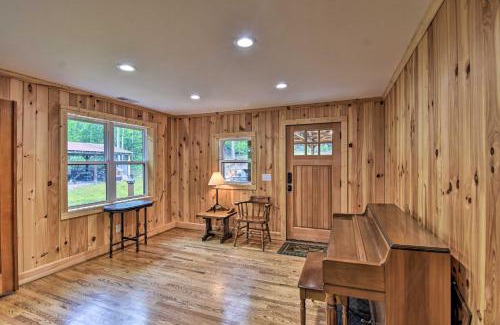 Sunset House | Rustic Sunset Escape on 67 Acres Outdoor Kitchen