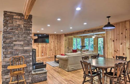 Sunset House | Rustic Sunset Escape on 67 Acres Outdoor Kitchen