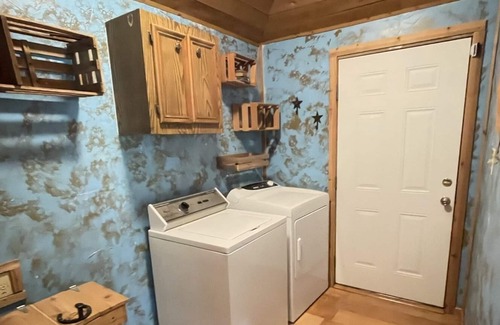Fischer Cabin | Rustic Texas Cabin 15 minutes from Wimberley! (Hot tub!)