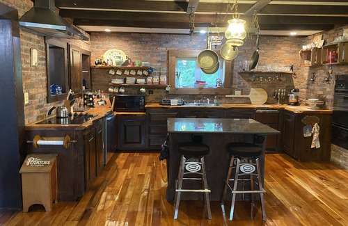 Montgomery Center House | Rustic Vermont Barn Home Near Jay Peak w/Pizza Oven