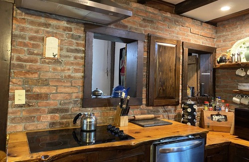 Montgomery Center House | Rustic Vermont Barn Home Near Jay Peak w/Pizza Oven