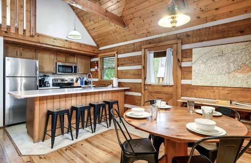 Gatlinburg Cabin | Rustic Wolf Run Fire Pit Near Great Smoky Mtns