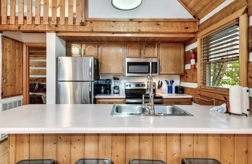 Gatlinburg Cabin | Rustic Wolf Run Fire Pit Near Great Smoky Mtns