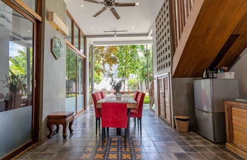 Downtown Siem Reap Villa | Rustic wooden home 1960s style with privet pool