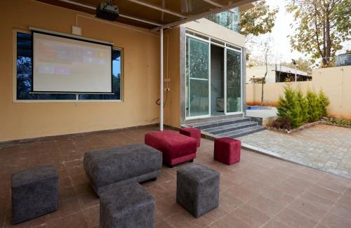 Denkanikota Villa | Rustica Villa By Secret Turtle 7BHK 2Pvt Pool Projector