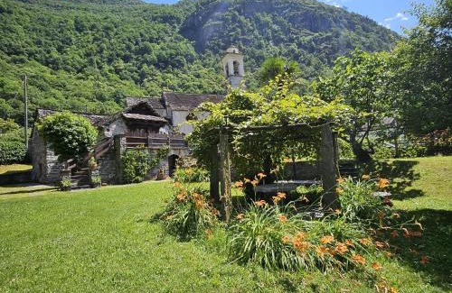 Coglio House | Rustico La Rocca by Fewotessin