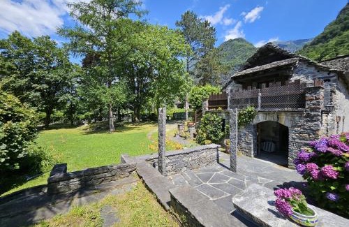Coglio House | Rustico La Rocca by Fewotessin