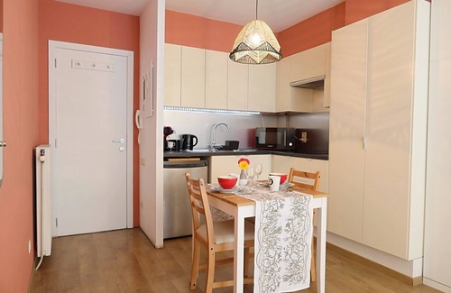 Sint-Andries Condo | Rustige Studio met Privé Stadstuin in het Centrum