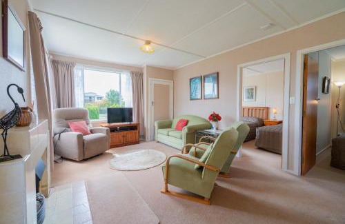 Te Anau House | Rustlein Cottage - Te Anau Holiday Home