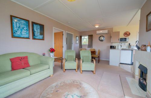 Te Anau House | Rustlein Cottage - Te Anau Holiday Home