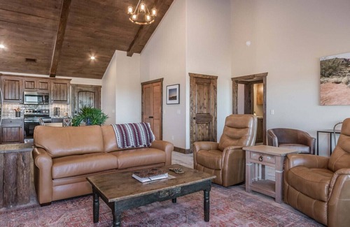 Canyon Apartment | Rustlers Draw cabin in the pasture