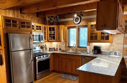 Banner Elk Cabin | Rustlers Ridge - close to Banner Elk, skiing, hot tub, pool table, fire pit