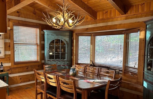 Banner Elk Cabin | Rustlers Ridge - close to Banner Elk, skiing, hot tub, pool table, fire pit