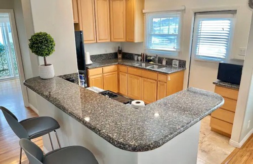 Coastal San Pedro Apartment | RustlingLeaves.Kg&Qn.2ndFlrGarageLaundry