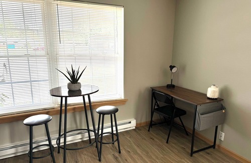 Crosby Apartment | Rusty Rim Bike House Unit 1, Centrally located, 2 bed 1 bath