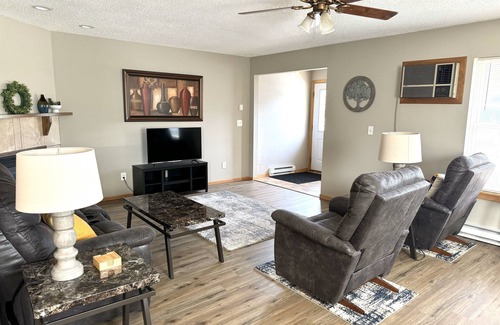 Crosby Apartment | Rusty Rim Bike House Unit 1, Centrally located, 2 bed 1 bath